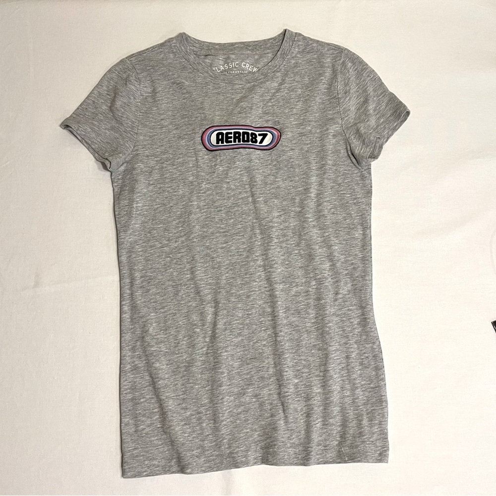 Aeropostale Oval Patch Tee. Light Heather. Size Small. NWOT.